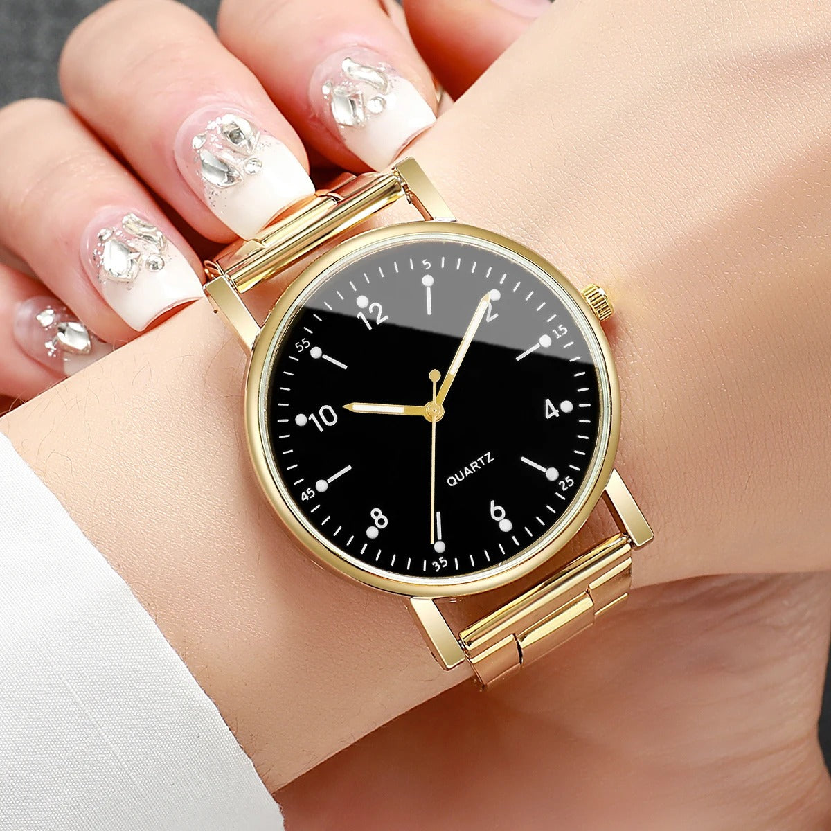 طقم 2 قطع – ساعة نسائية أنيقة بسوار معدني